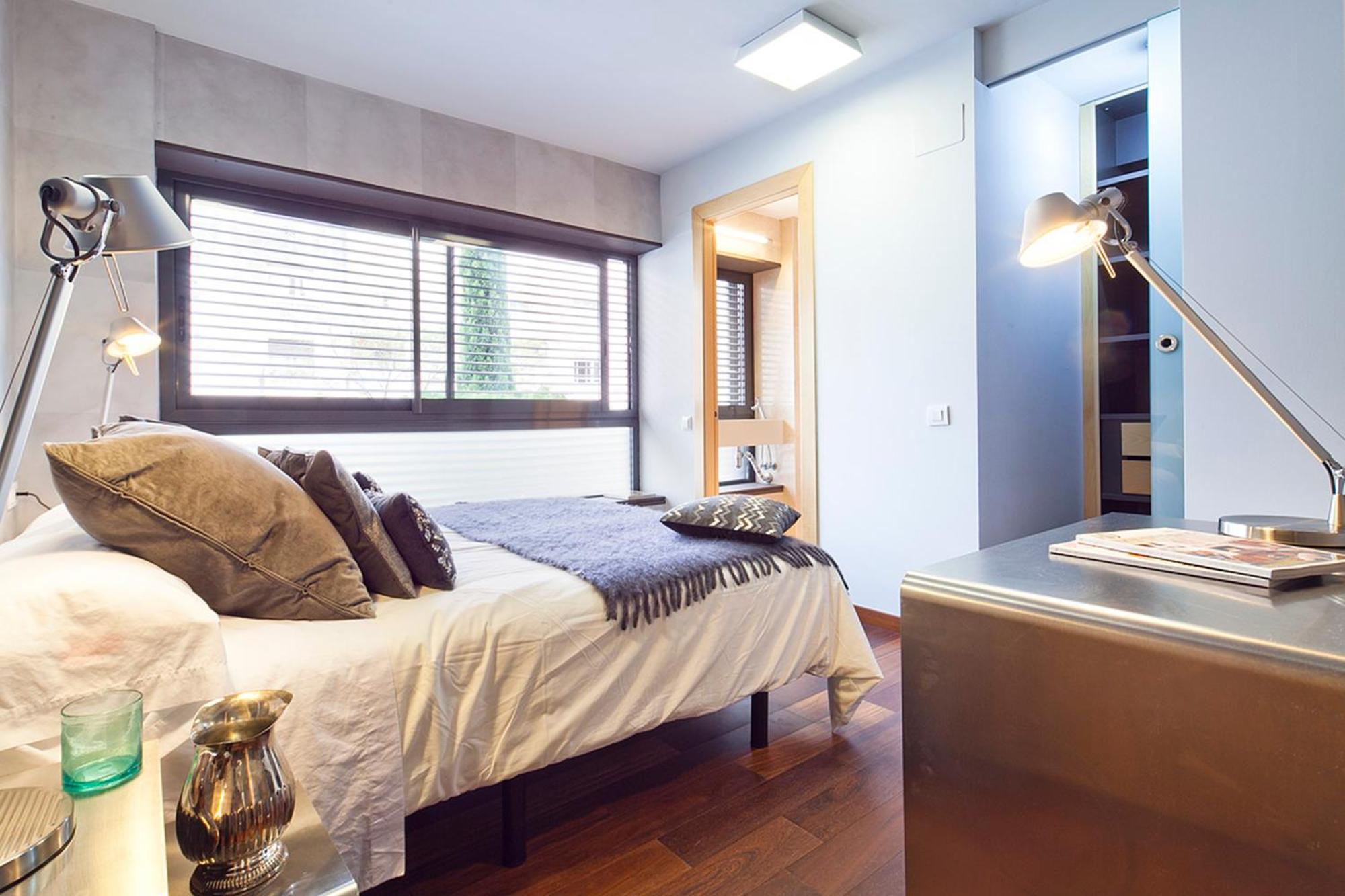 My Space Emirates - Splendid Apartment With Terrace And Pool Near Park Gueell Barcellona Esterno foto