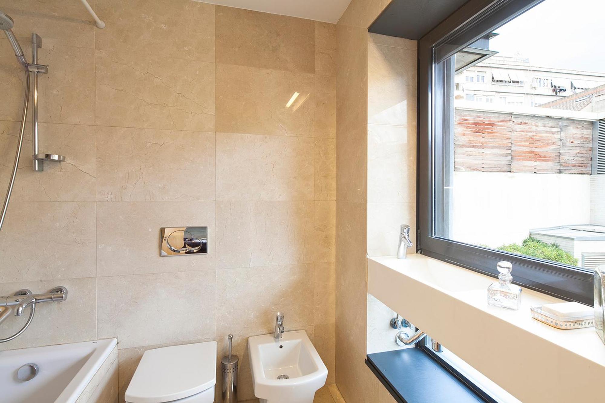 My Space Emirates - Splendid Apartment With Terrace And Pool Near Park Gueell Barcellona Esterno foto
