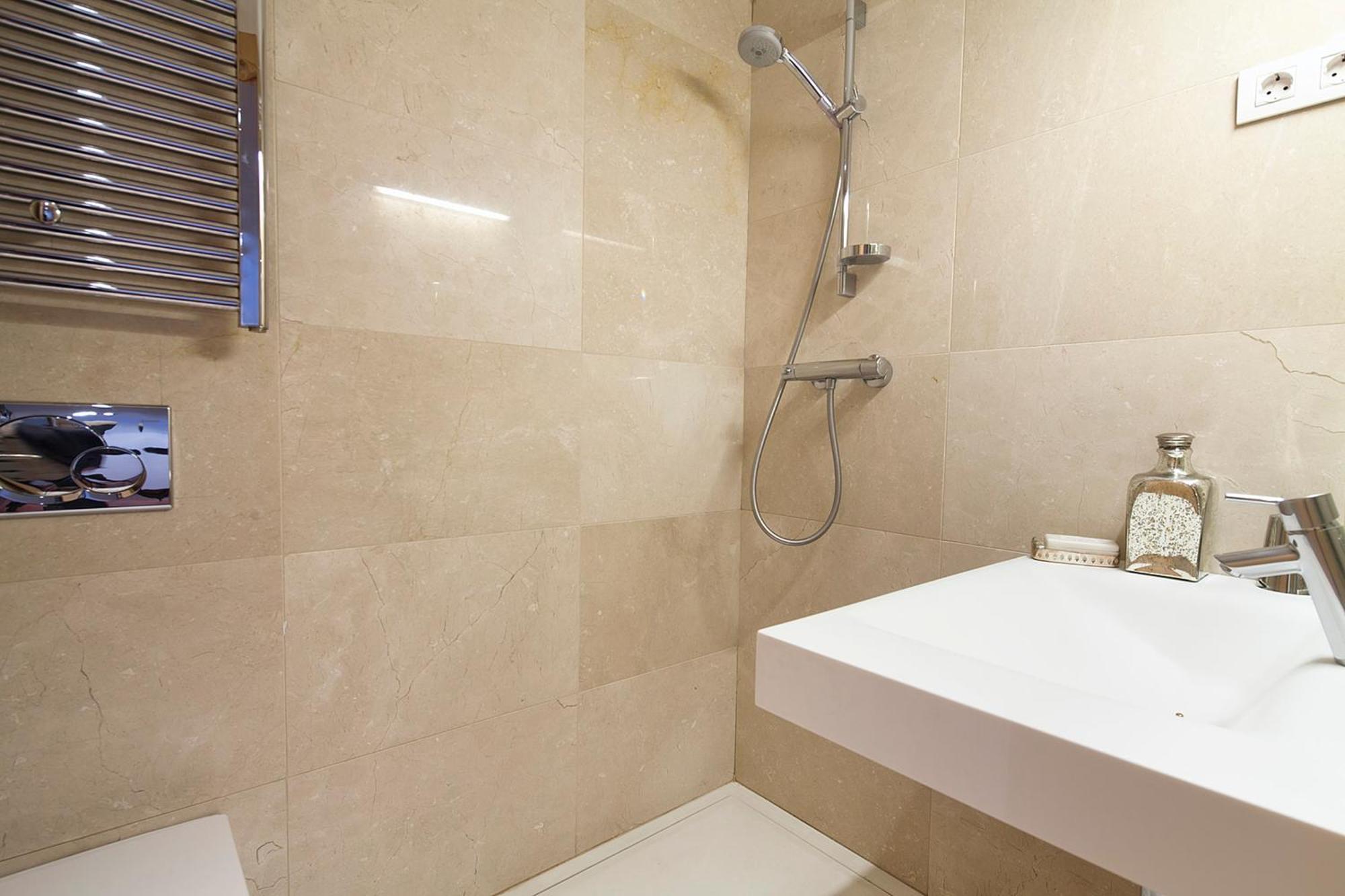 My Space Emirates - Splendid Apartment With Terrace And Pool Near Park Gueell Barcellona Esterno foto